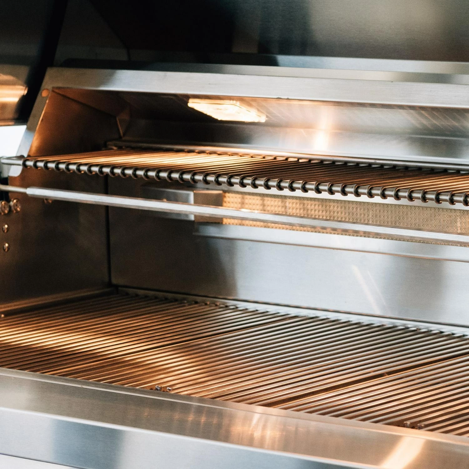 American Made Grills Estate 30-Inch 2-Burner Built-In Natural Gas Grill 12 American Made Grills Estate 30-Inch 2-Burner Built-In Natural Gas Grill - Image 10