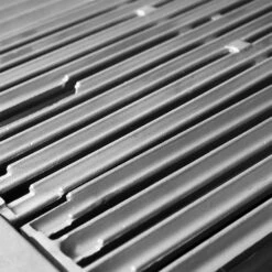 Broil King Imperial S 590i 5-Burner Natural Gas Grill Center With Rotisserie, & Side Burner - Stainless Steel -BBQDIRECT Shop Broil King 896847 Imperial S 590i 6 Burner Natural Gas Grill Center With Rotisserie and Side Burner Stainless Steel Cooking Grid Detail