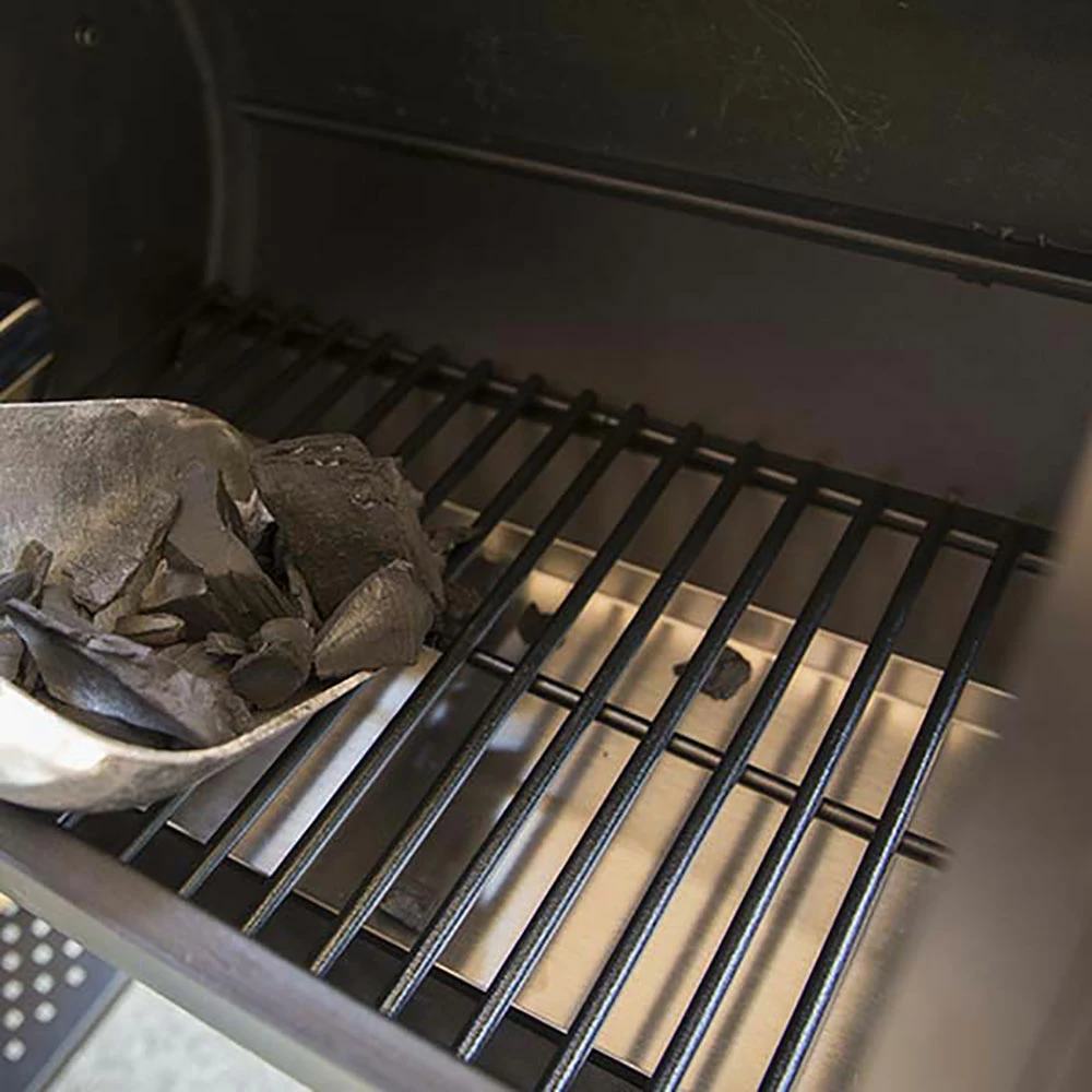 Broil King Smoke Charcoal XL Smoker 32-Inch Charcoal Gril 7 Broil King Smoke Charcoal XL Smoker 32-Inch Charcoal Gril - Image 5