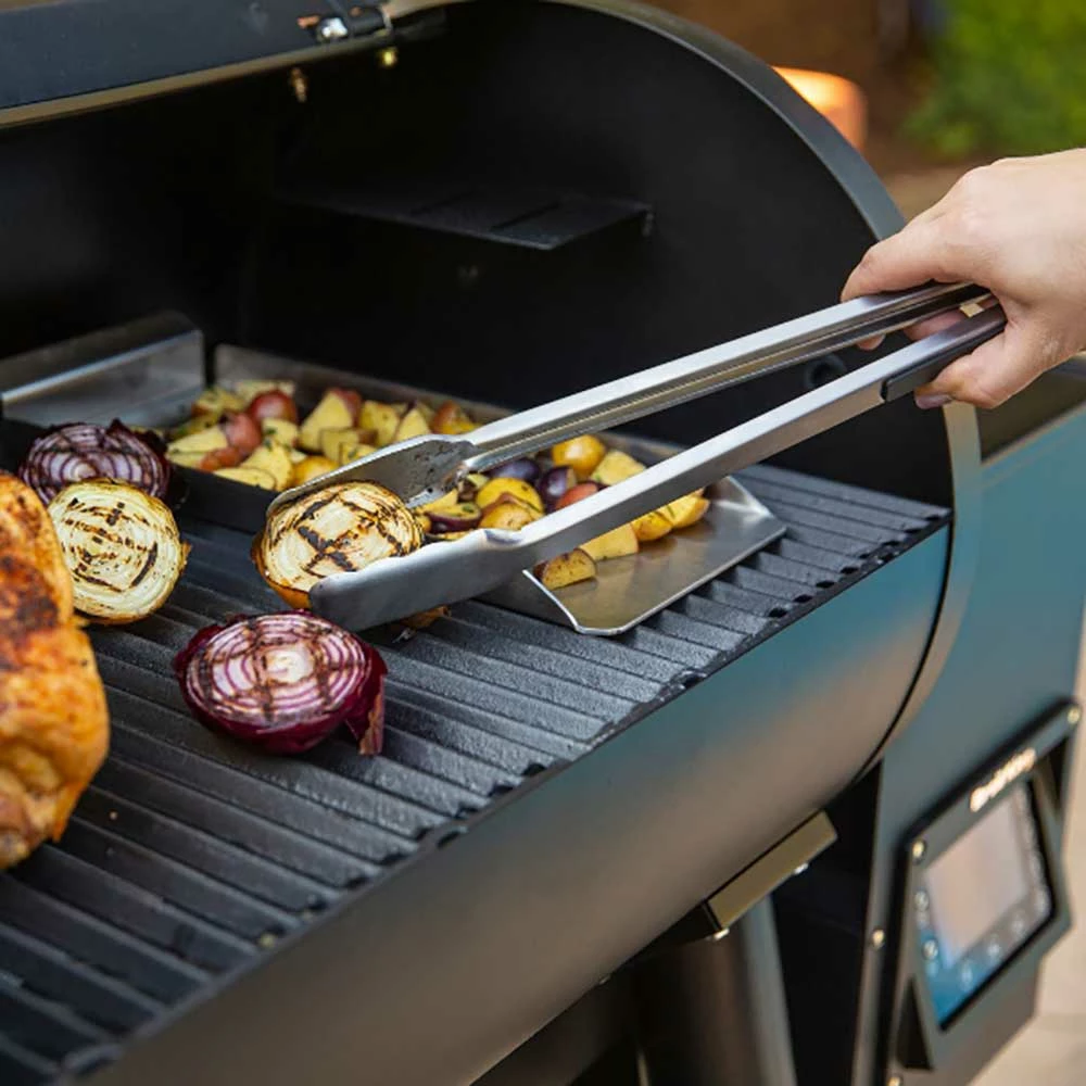 Broil King Crown Pellet 400 Wi-Fi & Bluetooth Controlled 26-Inch Pellet Grill 9 Broil King Crown Pellet 400 Wi-Fi & Bluetooth Controlled 26-Inch Pellet Grill - Image 7