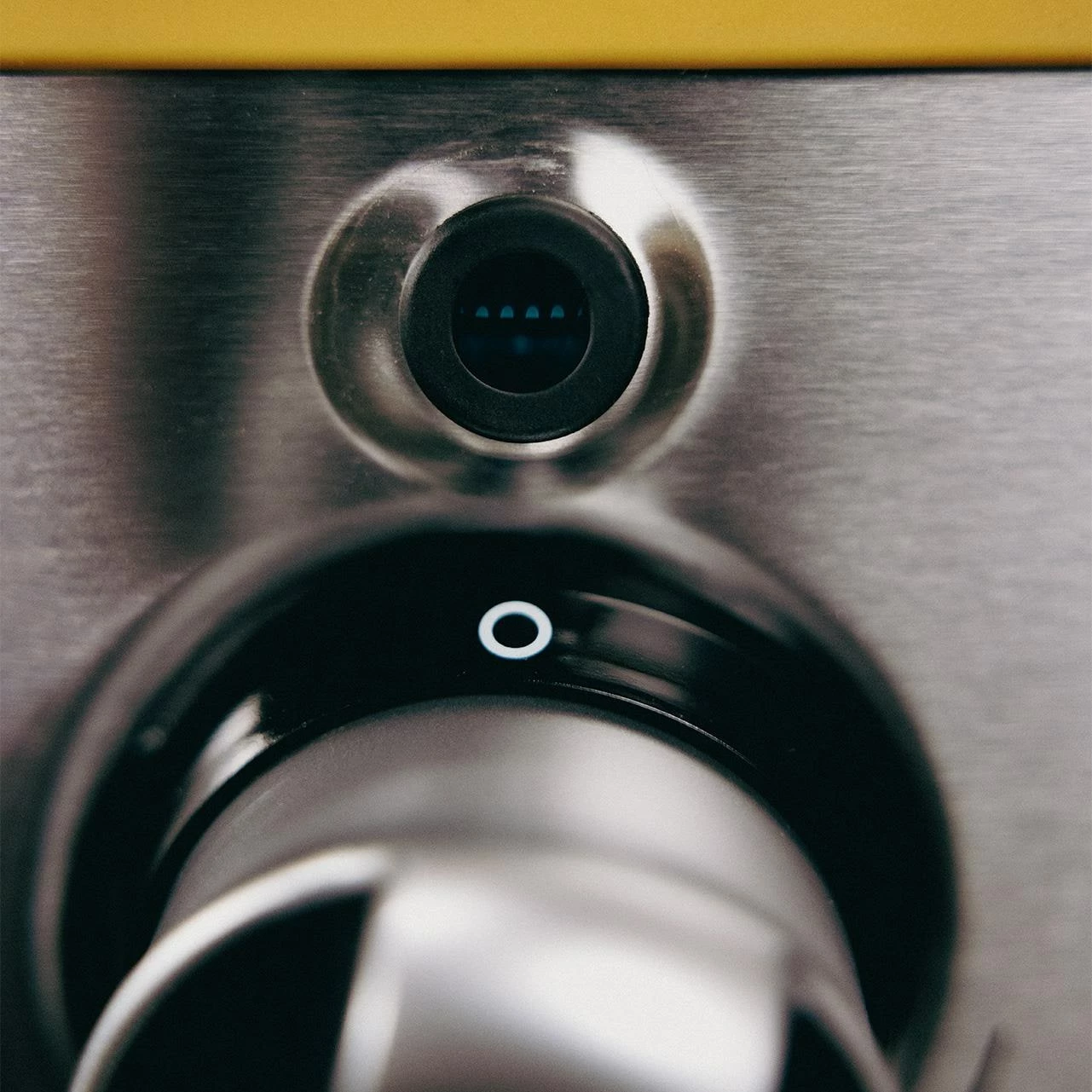 Halo Elite 3B 28-Inch 3-Burner Freestanding Propane Gas Commercial Style Flat Top Griddle With Hood 10 Halo Elite 3B 28-Inch 3-Burner Freestanding Propane Gas Commercial Style Flat Top Griddle With Hood - Image 8