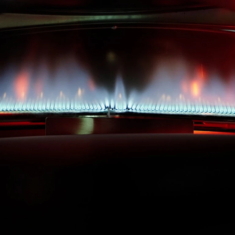 Halo Versa 16-Inch Propane Gas Powered Portable Pizza Oven With Rotating Cooking Stone 7 Halo Versa 16-Inch Propane Gas Powered Portable Pizza Oven With Rotating Cooking Stone - Image 5