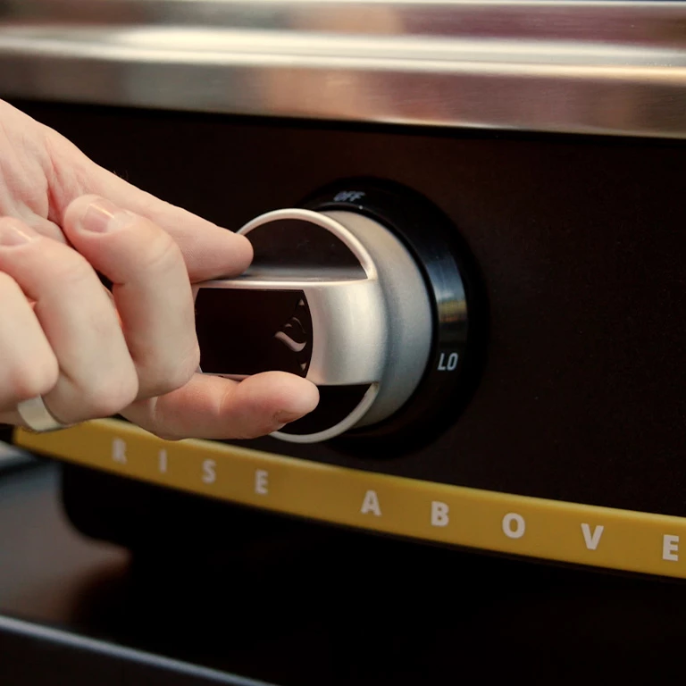 Halo Versa 16-Inch Propane Gas Powered Portable Pizza Oven With Rotating Cooking Stone 5 Halo Versa 16-Inch Propane Gas Powered Portable Pizza Oven With Rotating Cooking Stone - Image 3