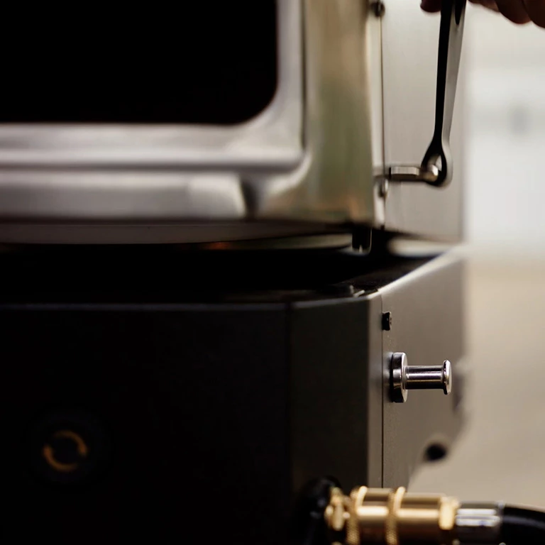 Halo Versa 16-Inch Propane Gas Powered Portable Pizza Oven With Rotating Cooking Stone 12 Halo Versa 16-Inch Propane Gas Powered Portable Pizza Oven With Rotating Cooking Stone - Image 10