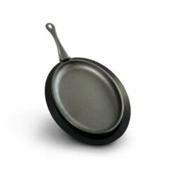 Napoleon Cast Iron Skillet With Tray 8 Napoleon Cast Iron Skillet With Tray -BBQDIRECT Shop Low Res JPG 56003 ProfessionalCastIronSkillet onWhite Angle
