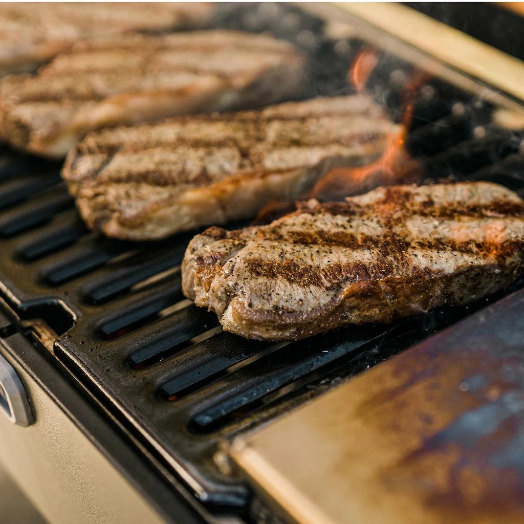 Masterbuilt 28-Inch Portable Charcoal Grill And Smoker 6 Masterbuilt 28-Inch Portable Charcoal Grill And Smoker - Image 4