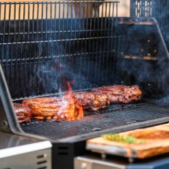 Masterbuilt Gravity Series 1050 Digital Charcoal Grill + Smoker -BBQDIRECT Shop Masterbuilt Gravity Series 1050 Digital Charcoal Grill Smoker MB20041220 Grilling Steak