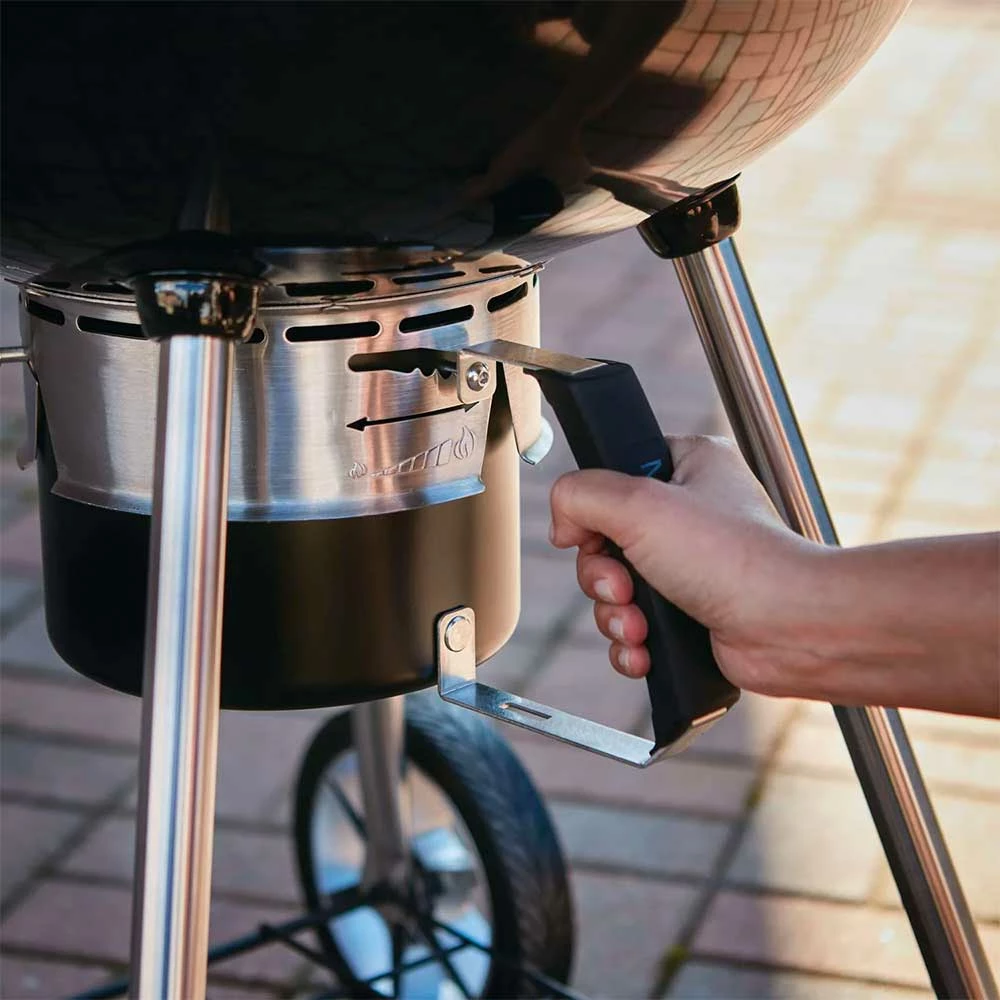 Napoleon PRO 22-Inch Charcoal Kettle Grill 9 Napoleon PRO 22-Inch Charcoal Kettle Grill - Image 7