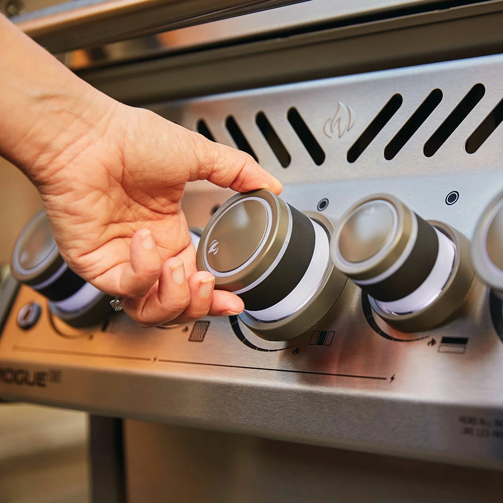 Napoleon Rogue SE 425 RSIB Propane Gas Grill With Infrared Rear & Side Burner - Stainless Steel 7 Napoleon Rogue SE 425 RSIB Propane Gas Grill With Infrared Rear & Side Burner - Stainless Steel - Image 5