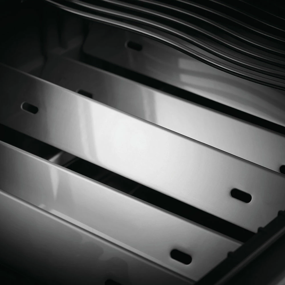 Napoleon Rogue SE 525 RSIB Propane Gas Grill With Infrared Rear & Side Burner - Stainless Steel 11 Napoleon Rogue SE 525 RSIB Propane Gas Grill With Infrared Rear & Side Burner - Stainless Steel - Image 9