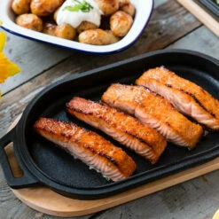 Ooni Cast Iron Sizzler Pan 10 Ooni Cast Iron Sizzler Pan -BBQDIRECT Shop Ooni Cast Iron Sizzler Pan UU P08C00 Salmon